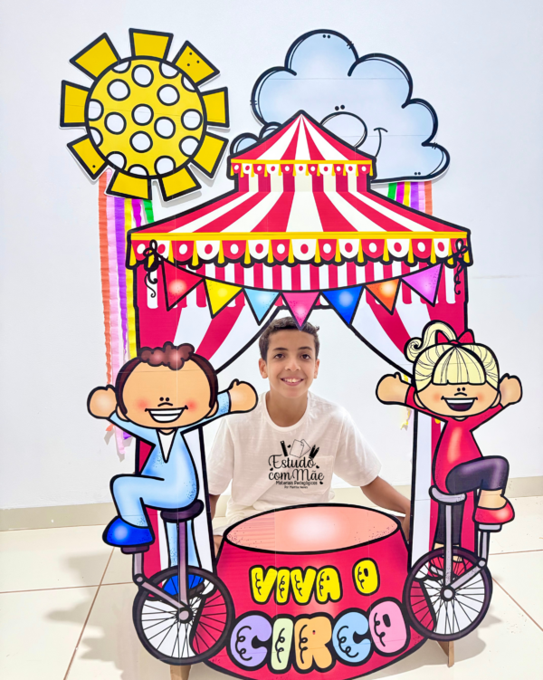 Painel gigante dia do circo